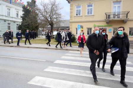 VLADA NA OBISKU V CERKNICI 048 FOTO LJUBO VUKELIČ